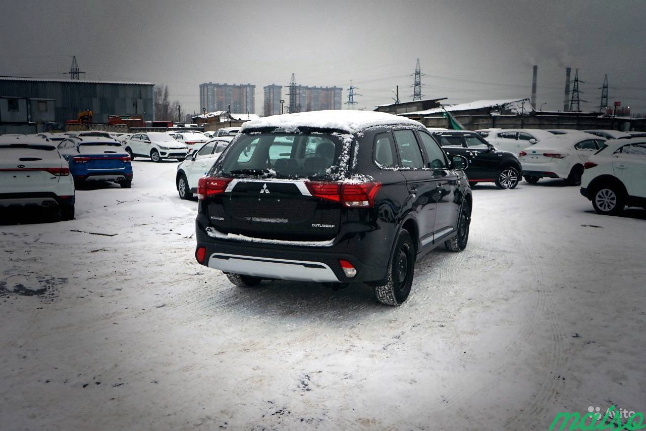 Mitsubishi Outlander 2.0 CVT, 2018, внедорожник в Санкт-Петербурге. Фото 4